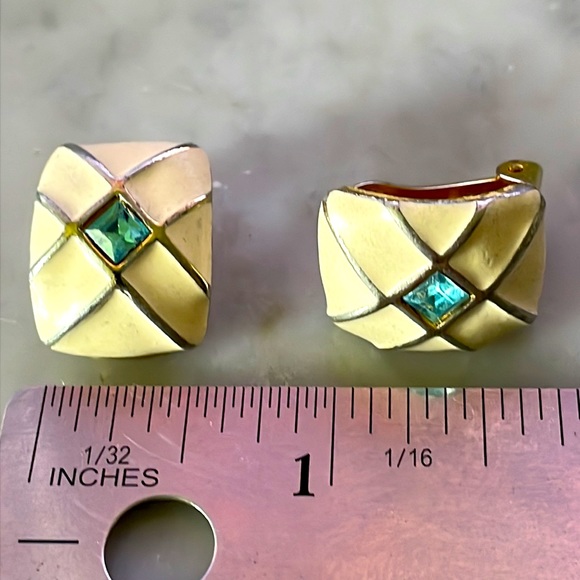 Gold Earring Pair - Picture 11 of 12